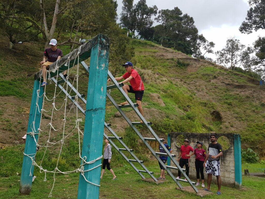 TEAM BULIDING ACTIVITIES- COMMANDO CLIMBING Unleash Creativity