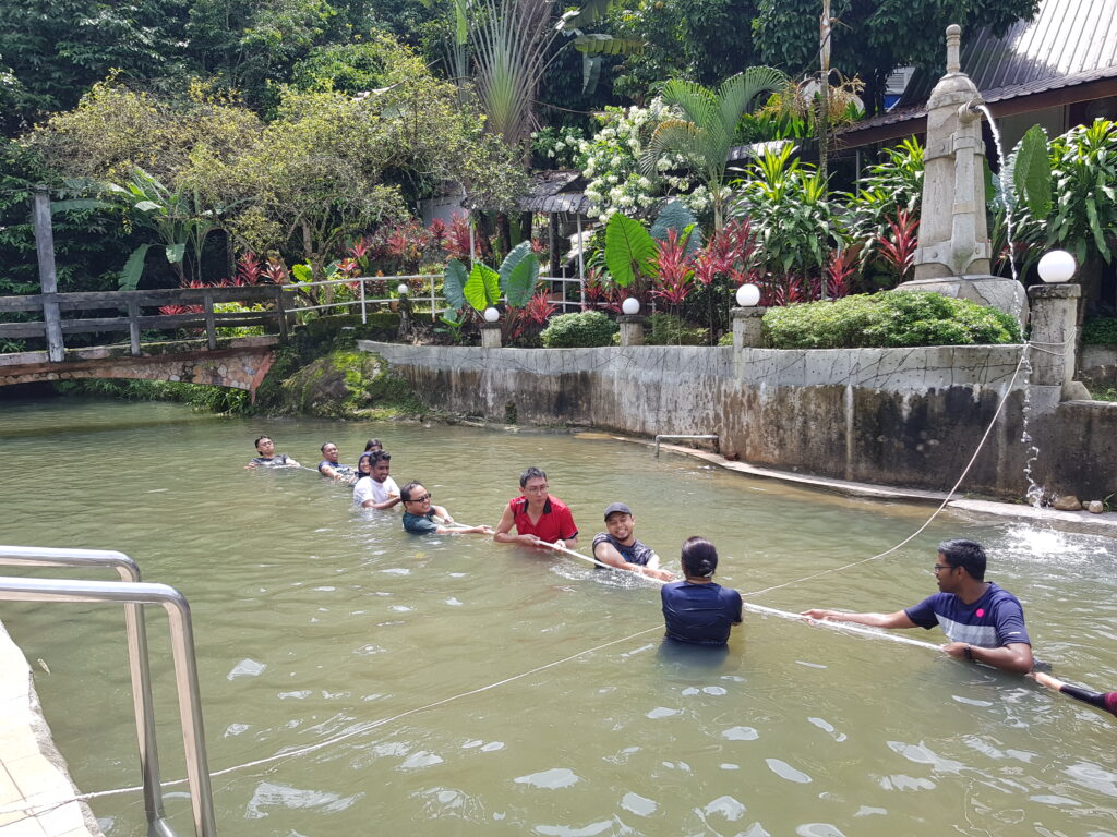 TEAM BULIDING ACTIVITIES- TUG OF WAR IN WATER